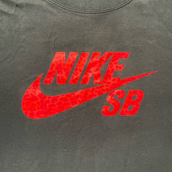 Nike SB Black/Red Leopard Print Logo Skateboarding Dri-Fit Shirt Mens Size Small - Picture 4 of 6